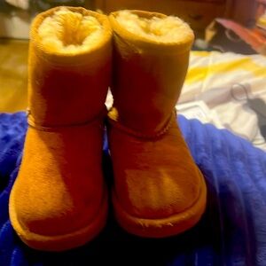Ugg toddler boots